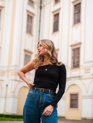 Koho tady mám už nějakou dobu tak moc dobře ví,že mám ráda pohodlné, oversized věci, ale ráda šáhnu i po takových...